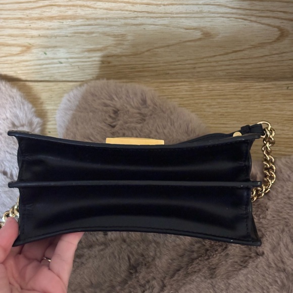 Fendi Black/brown Zucca Embossed Leather Small Kan U Shoulder Bag - Picture 7 of 15